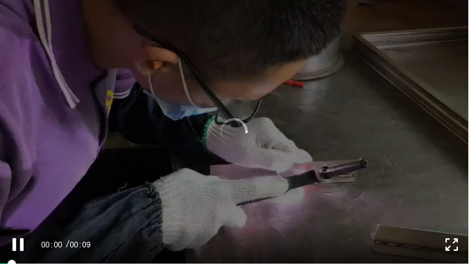 亞弧焊之點(diǎn)焊比賽現(xiàn)場 亞弧焊之點(diǎn)焊比賽現(xiàn)場